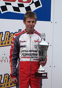 Både i Dansk Metal Super Kart og EM-kvalifikationen fik Lars Sørensen store pokaler med hjem.